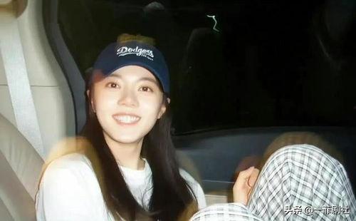 娱乐吃瓜酱真名叫什么,揭秘“娱乐吃瓜酱”真名背后的故事 第2张 娱乐吃瓜酱真名叫什么,揭秘“娱乐吃瓜酱”真名背后的故事 第2张