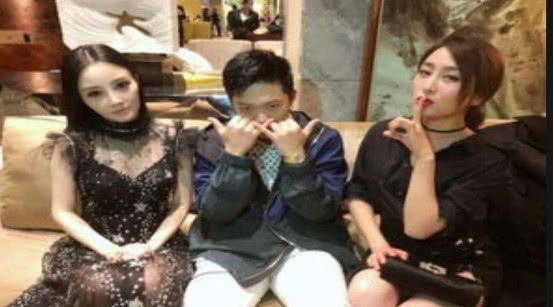 娱乐圈最热吃瓜事件视频,揭秘明星幕后真相! 第2张 娱乐圈最热吃瓜事件视频,揭秘明星幕后真相! 第2张