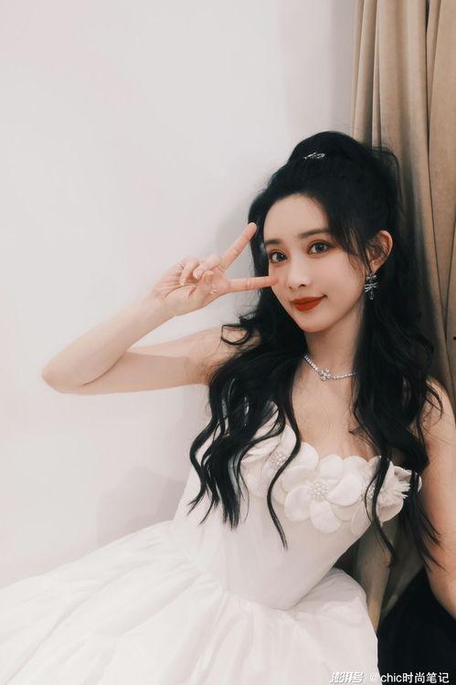 女主穿到娱乐圈吃瓜,女主的吃瓜日常 第2张 女主穿到娱乐圈吃瓜,女主的吃瓜日常 第2张