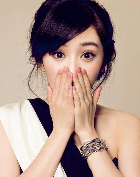 娱乐吃瓜戴手环的女明星,揭秘戴手环女明星的吃瓜生活 第3张 娱乐吃瓜戴手环的女明星,揭秘戴手环女明星的吃瓜生活 第3张