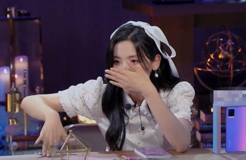 杨超越娱乐吃瓜是真的吗,真相揭秘还是捕风捉影？  第1张