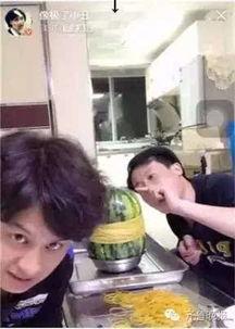娱乐吃瓜酱男大学生,揭秘娱乐吃瓜酱男大学生的校园生活  第2张